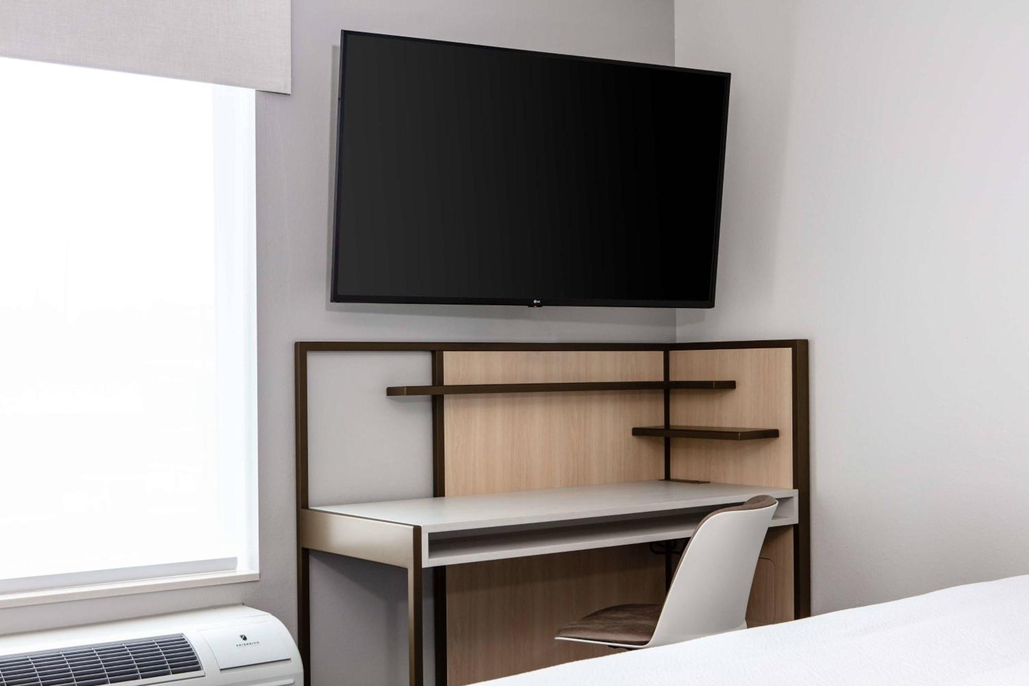 Towneplace Suites By Marriott Milwaukee West Bend Экстерьер фото