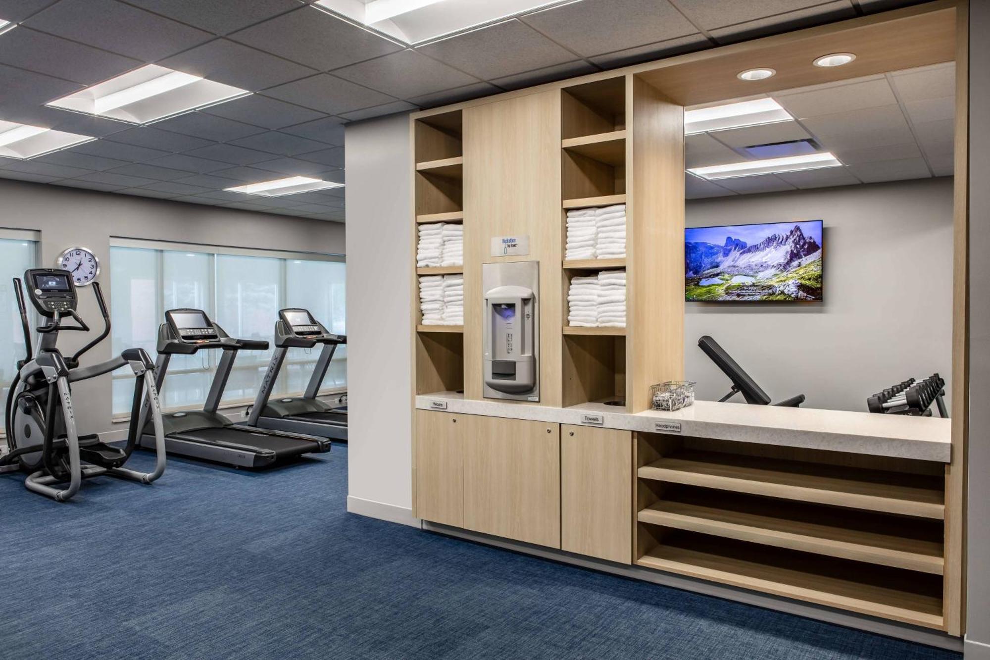 Towneplace Suites By Marriott Milwaukee West Bend Экстерьер фото
